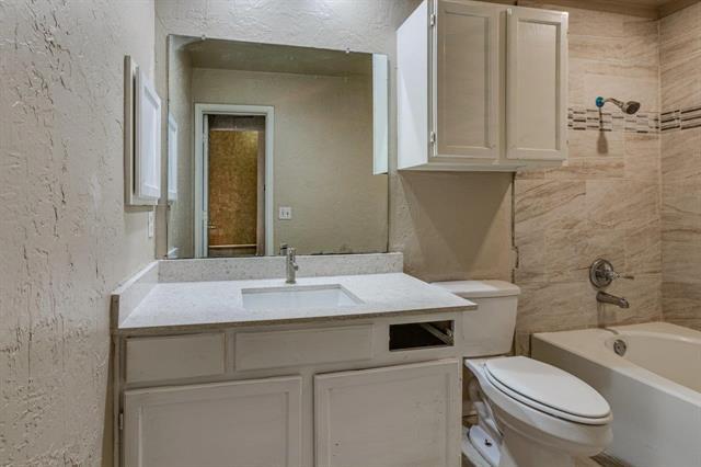 Building Photo - 10611 Woodleaf Dr