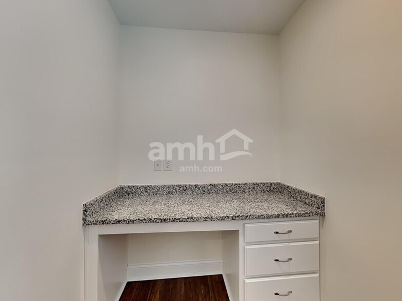 Building Photo - 1835 Produce Ln