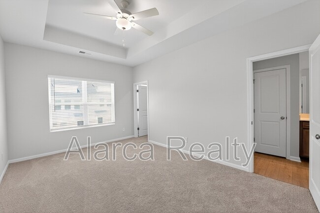 Building Photo - 2962 Sloan Dr