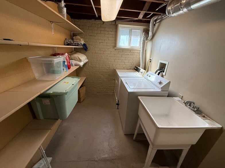 Building Photo - 1420 E 5th Ave