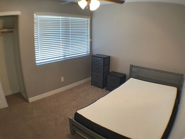 Building Photo - Furnished 2BR Condo with Dual Primary Suit...