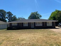 Building Photo - Quaint 3/2 brick home in Prattville