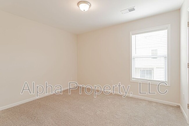 Building Photo - 102 Sweet Almond Ct