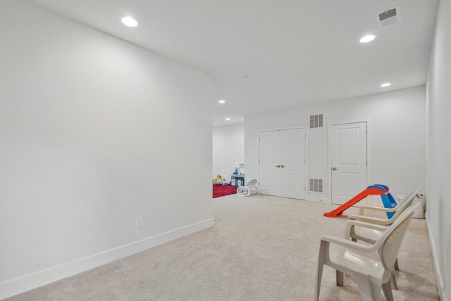 Building Photo - 22956 Aurora Vw Dr