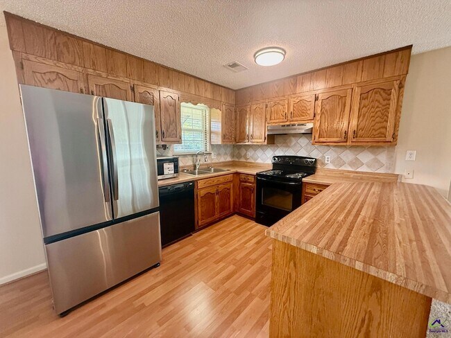 Building Photo - 104 Water Dr