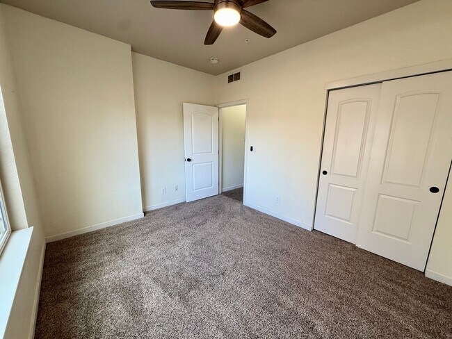 Building Photo - Fantastic 2 Bedroom, 2 Bath Ground Level Condo With Detached Garage in Loveland, Colorado