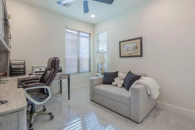 Building Photo - Hurricane Main Home