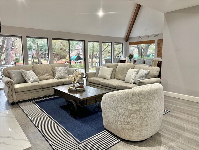 Building Photo - 3007 Willowbend Rd