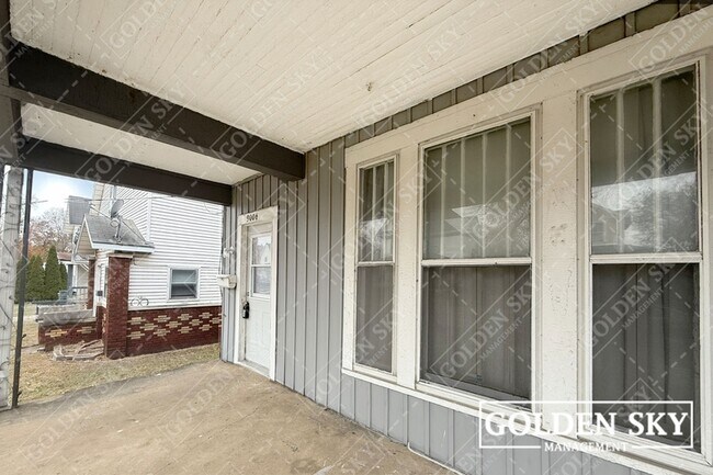 Building Photo - 900 1/2 West Main Street - NA