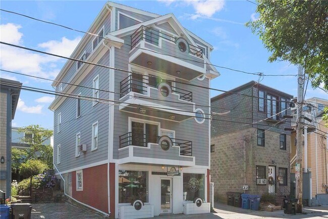 Building Photo - 492 Thames St