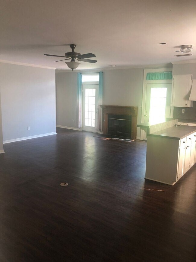 Building Photo - WONDERFUL SO. HIGHLANDS HOME.