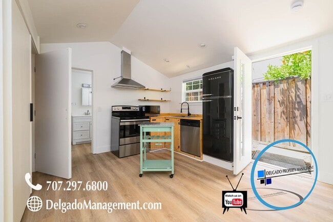 Building Photo - Benicia Studio available now!