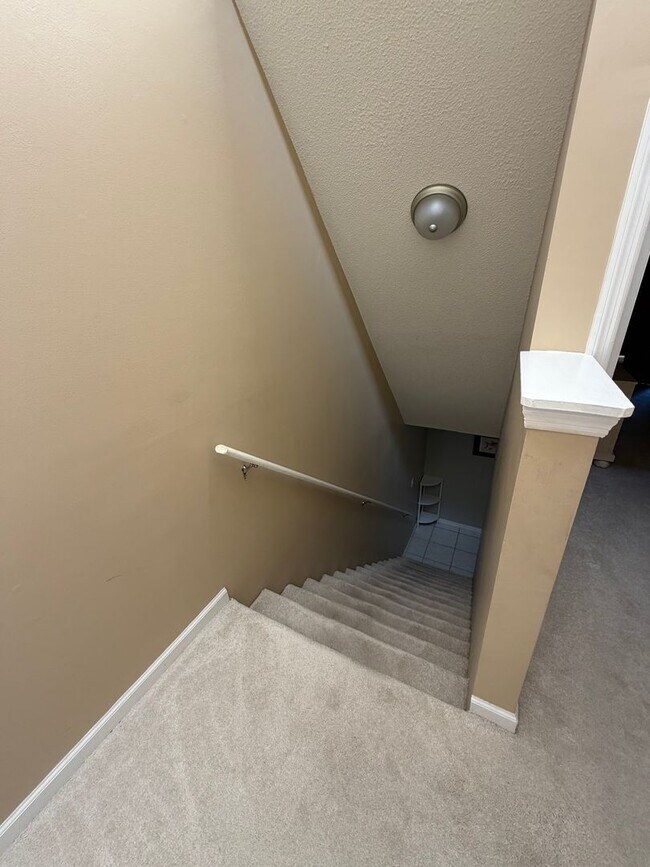 Building Photo - Coastal Living in the Heart of Destin