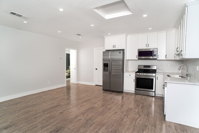 Building Photo - 5904 Tobias Ave