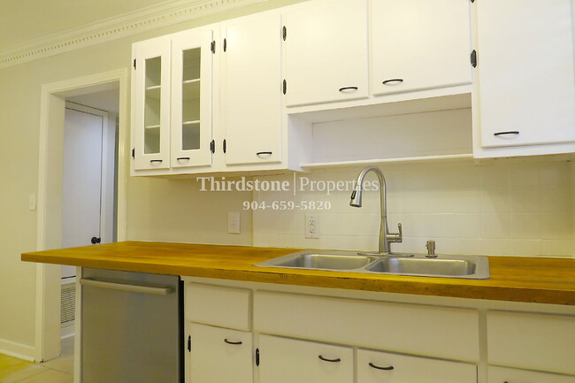 Building Photo - 2853 Lydia St