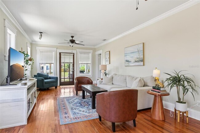 Building Photo - 712 E Caracas St