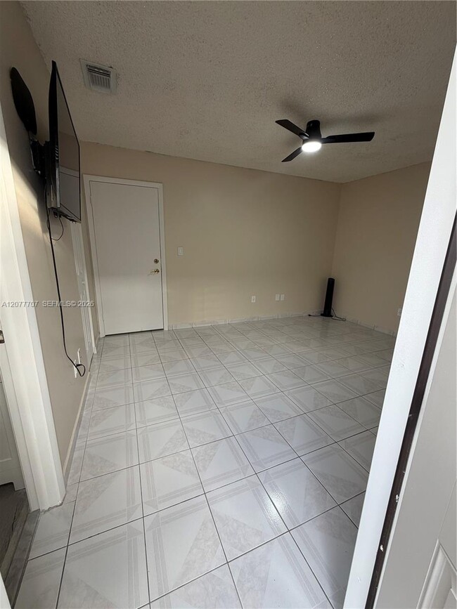 Building Photo - 2658 W 74th Terrace