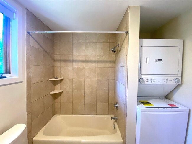 Building Photo - 126 Sycamore St