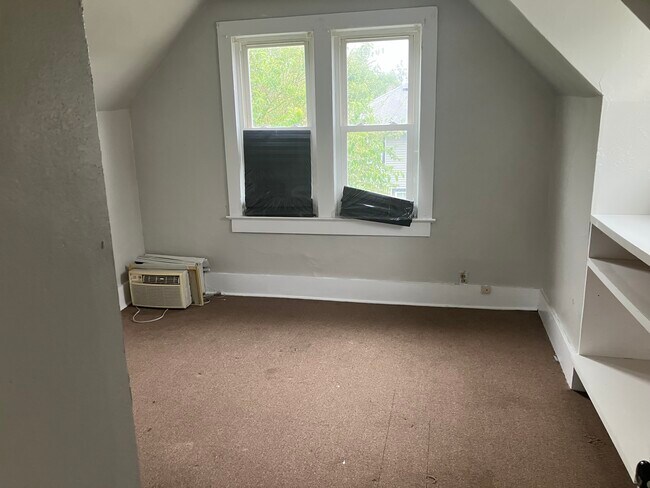 Building Photo - 1022 23rd St NW