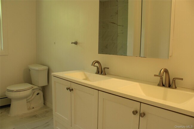 Building Photo - 8 Tanglewood Dr