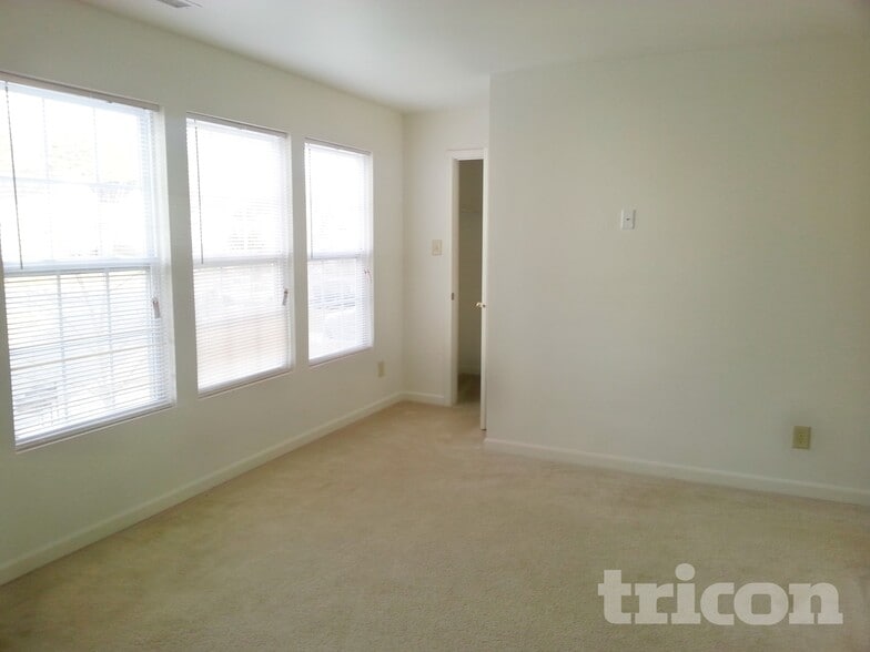 Building Photo - 1104 New Day Ct