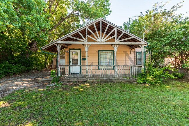 Primary Photo - 1303 W 33rd St S
