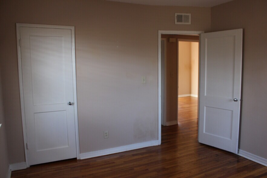 Building Photo - 1208 34th St S