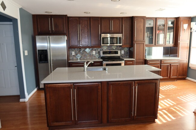 Building Photo - 1717 Ascot Way