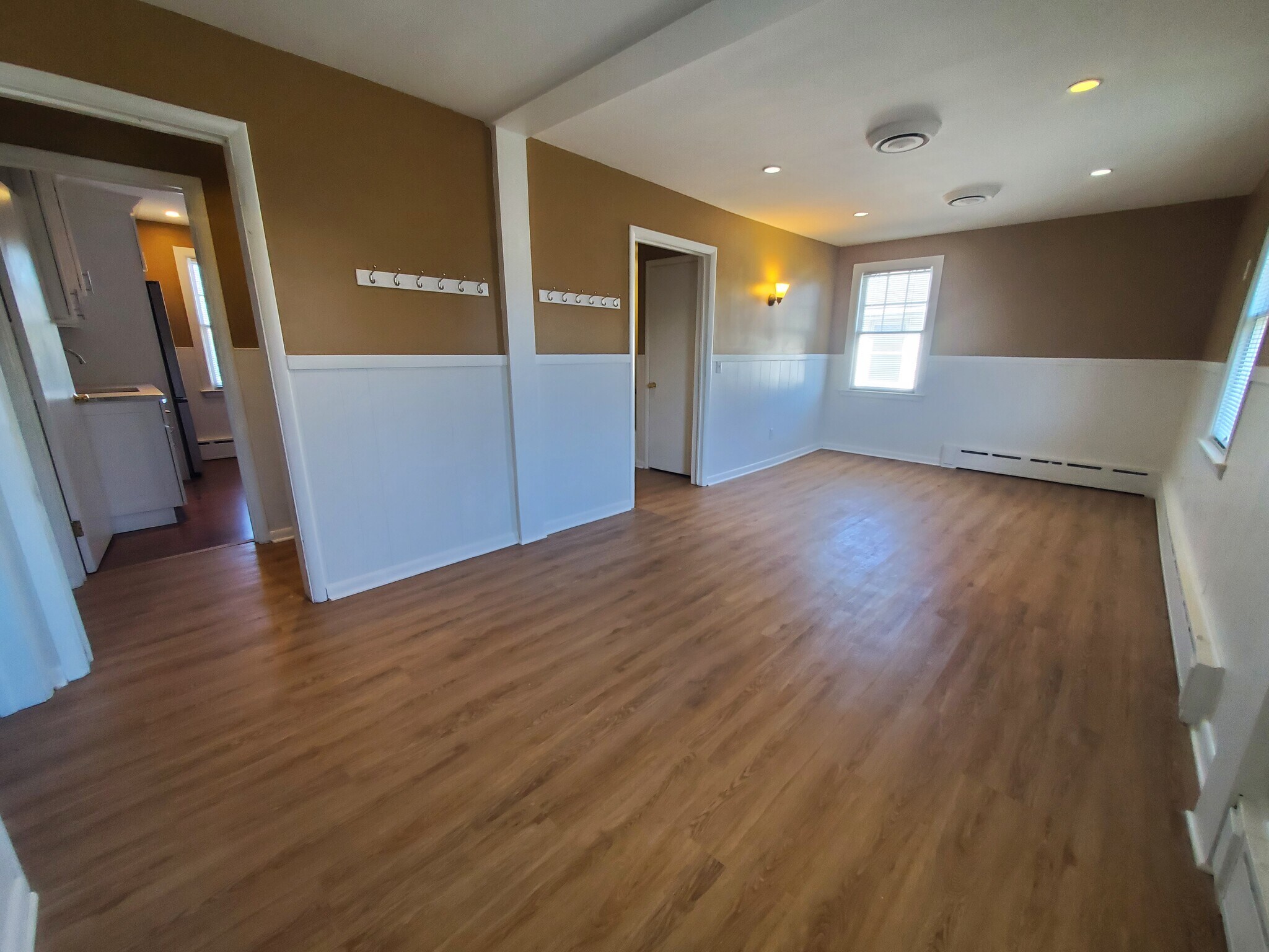 Building Photo - 158 East Ave