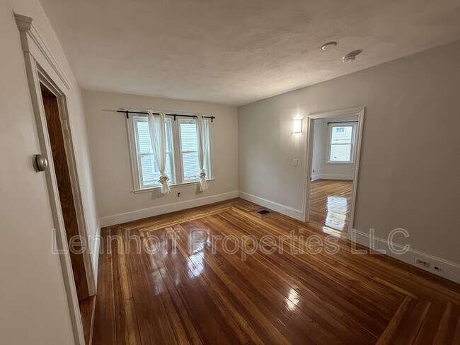 Building Photo - 15 Palmer St