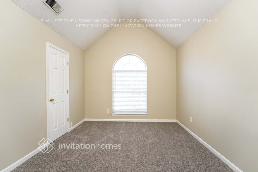 Building Photo - 489 Lakewater Estates Dr