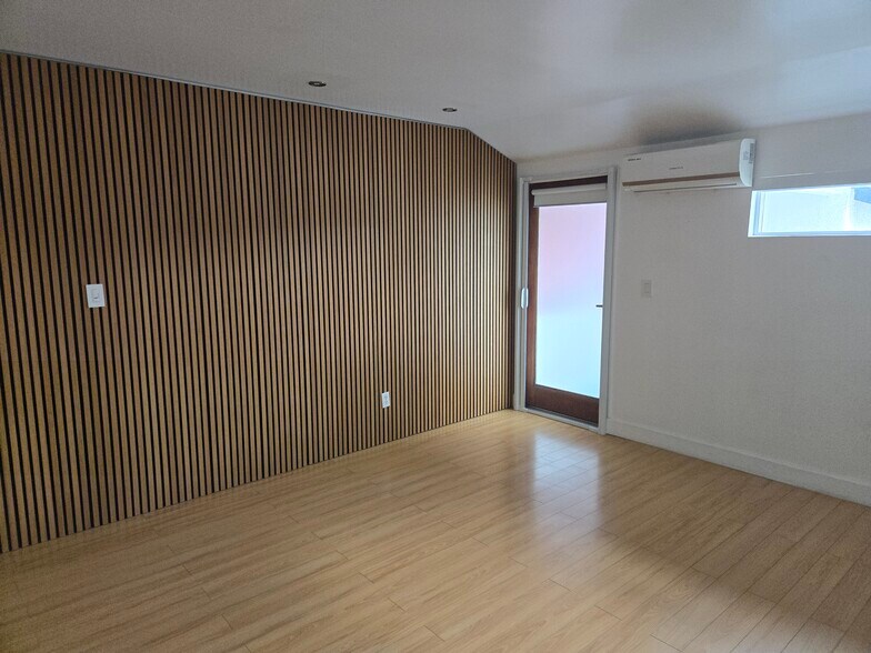 Building Photo - 12443 Aneta St