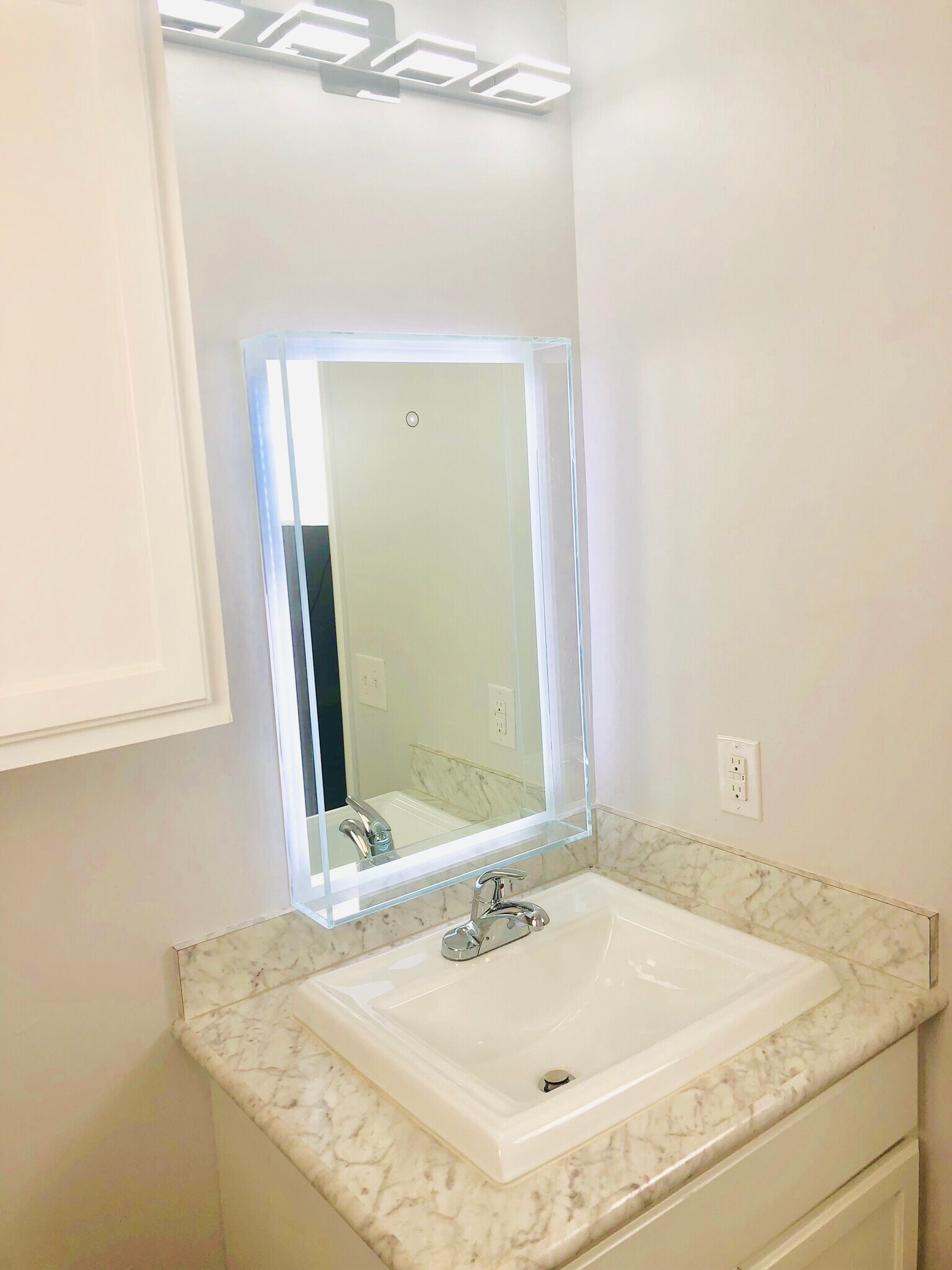 Vanity LED - 1132 NW 34th St