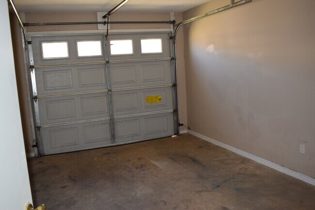 Building Photo - 142 S Springview Dr