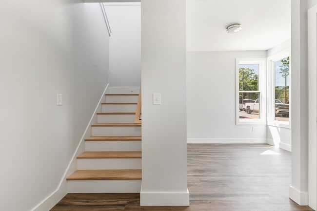 Building Photo - Room in House on S Alston Ave