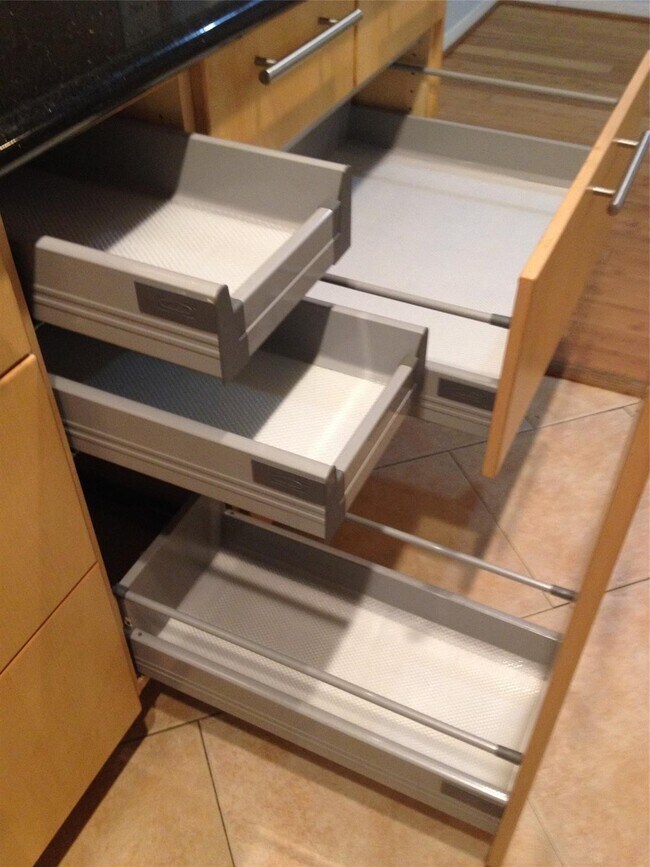 Building Photo - 1601 S Shepherd Dr