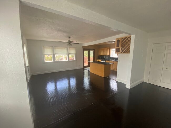 Building Photo - 6121 Racine