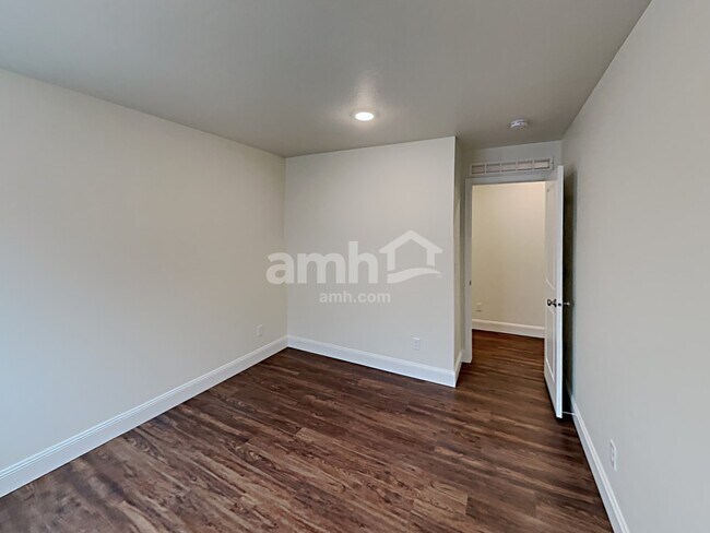 Building Photo - 2673 3340 South St