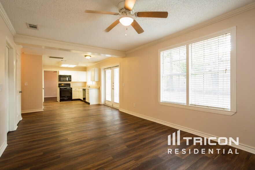 Building Photo - 18139 Lake Bend Dr