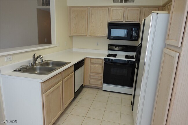 Building Photo - 3131 Key Largo Dr
