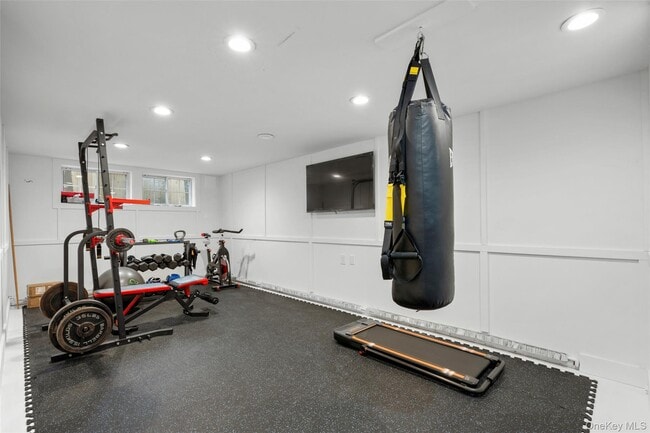 Building Photo - 225 Larchmont Ave