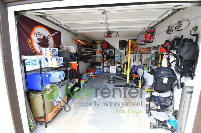 Building Photo - End-Unit Newly Remodeled Townhome in Clair...