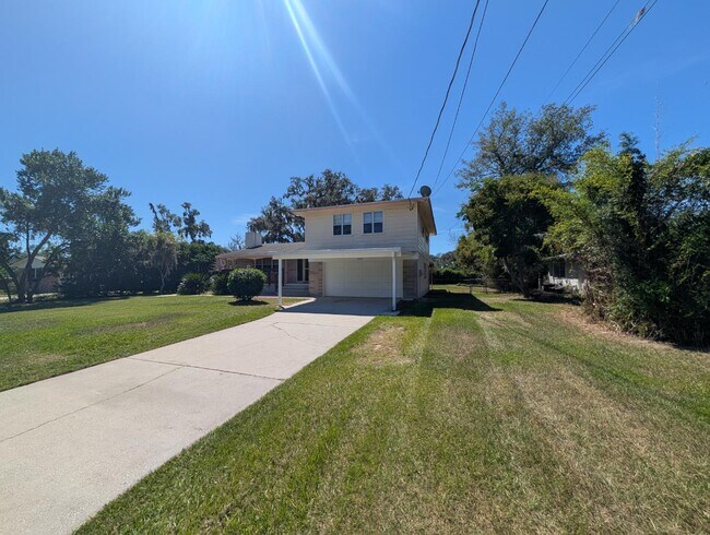 Building Photo - 2834 Woodland Dr