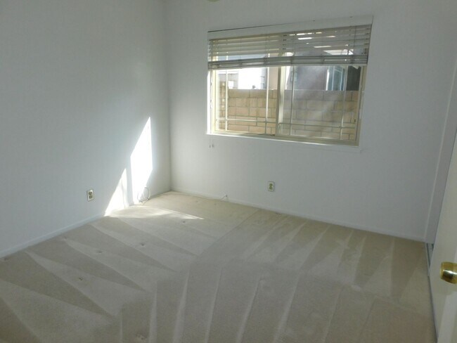 Building Photo - Charming 4 Bed, 2 Bath, Single-Story home in Fullerton.