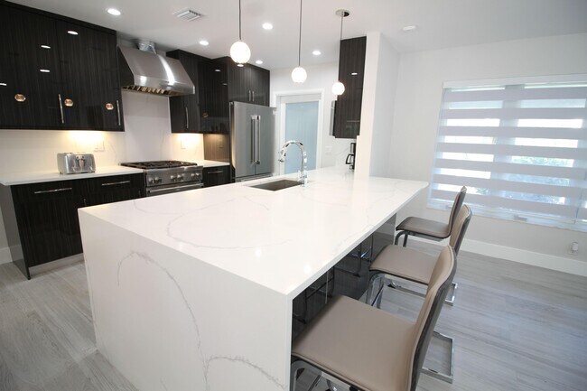 Building Photo - 2548 SE 14th St