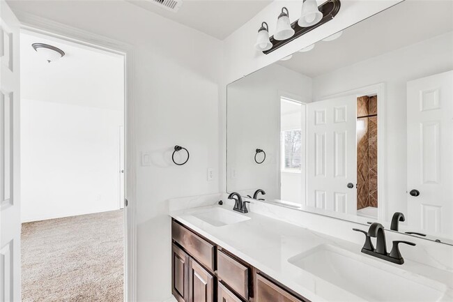 Building Photo - 630 Carriage View Ln