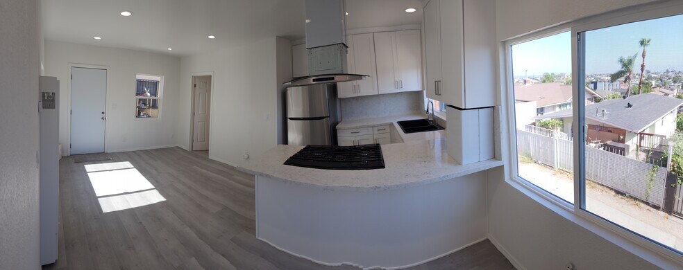 LIVING \ KITCHEN - 2625 J St