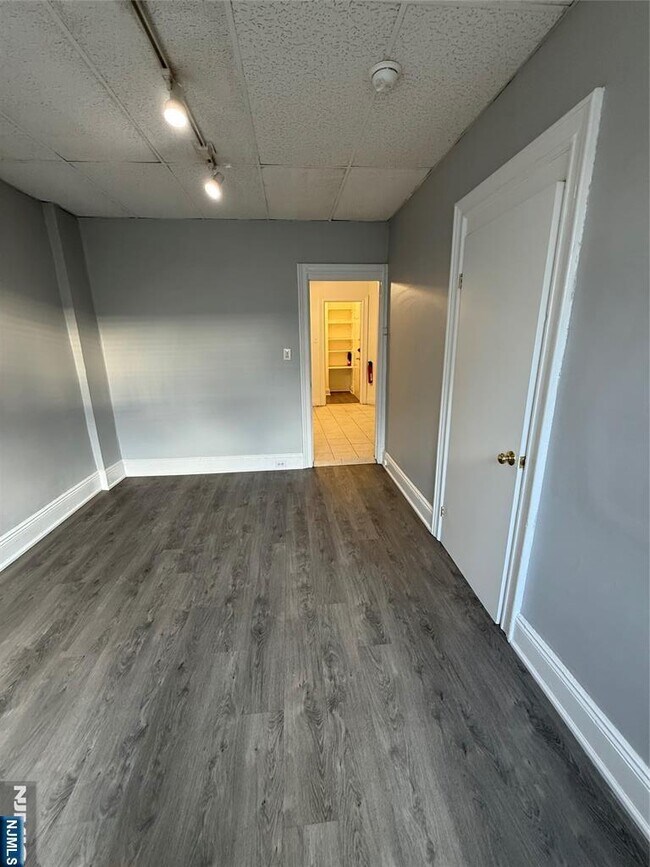 Building Photo - 322 Anderson Ave