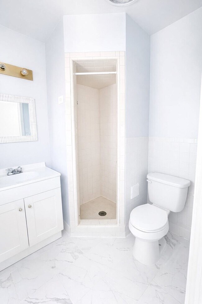 Building Photo - 2501 Crown Ave