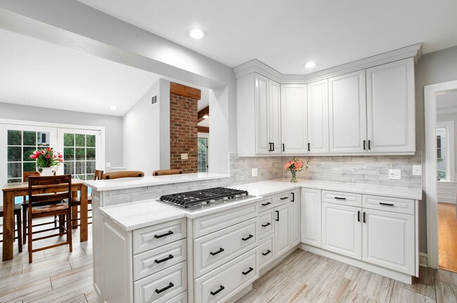 Building Photo - 9445 Avers Ave
